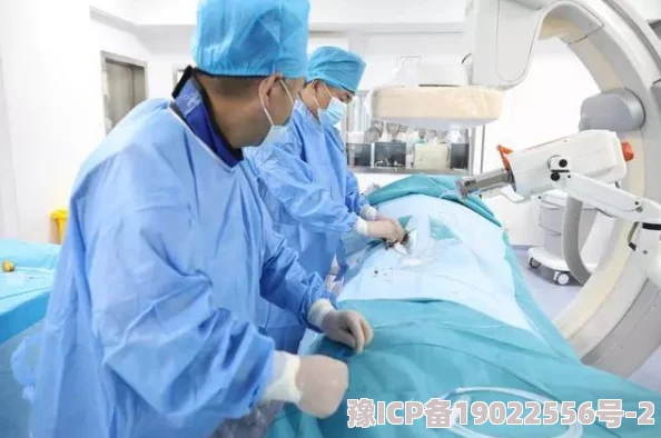 伽罗怀孕躺床流分泌物，医生建议及时就医以确保母婴健康，网友热议其怀孕过程与未来发展